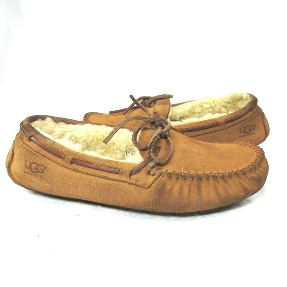 UGG Shoes - Ugg Ladies Dakota S/N 5612 Mocassins Size 7